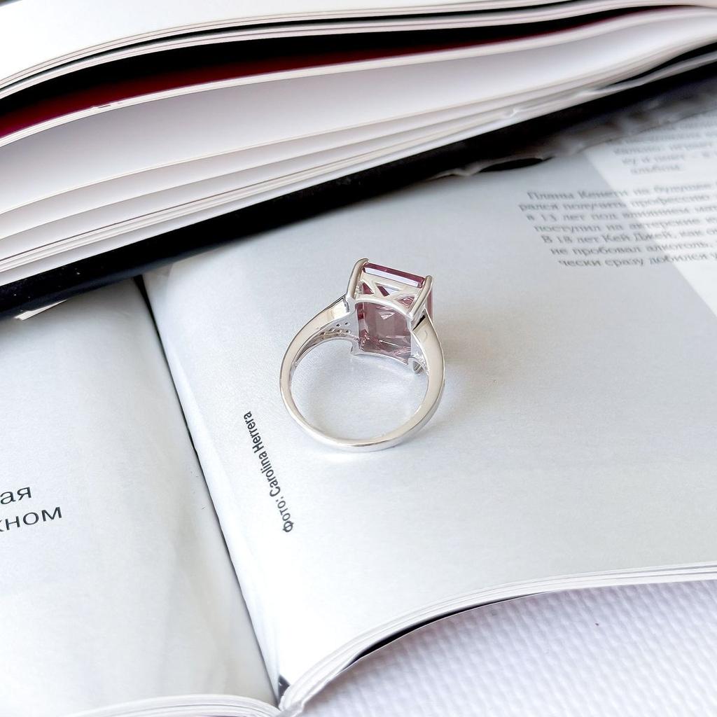 Silver Ring with Sultanite Sultanite 7.651ct, Weight of the Product 5.45 G (2163862)