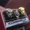 Langlebiger Legierungs Lufterfrischer Halloween Auto Lüftungsklemme, Metallischer Totenkopf Fledermaus Clip Anhänger, Cooler Auto Aroma Diffusor für Gothic LKW Innenzubehör