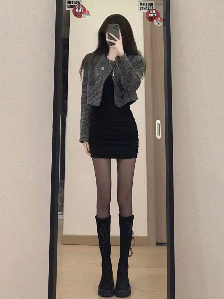 Chic Black V-Neck Long Sleeve Dress - Autumn/Winter Hip-Hugging Style for Women