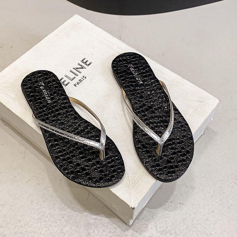 Internet celebrity non-slip wear-resistant beach waterproof flip-flops women wear 2025 summer new fashion pinch slippers women