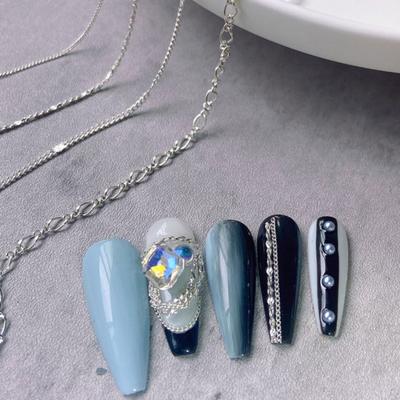 Stylizacja paznokci – Cyrkonie i ozdoby do paznokci