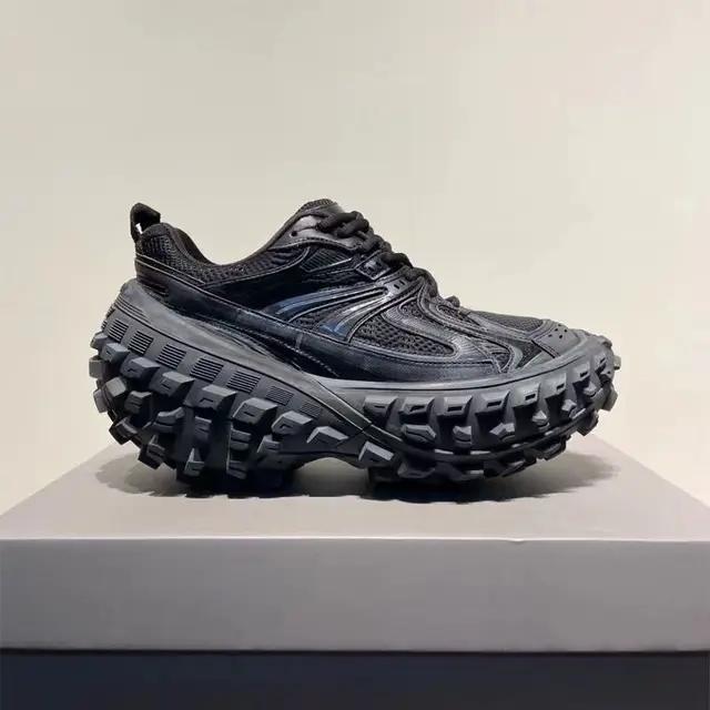 

Модная женская обувь Old Dad Tire Толстые кроссовки для женщин на открытом воздухе Платформа Увеличенная обувь для женщин Кожаные женские повседневные кроссовки 42 чёрный