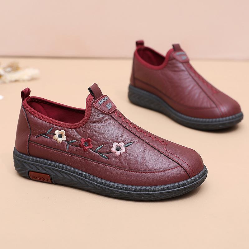 

Autumn old Beijing cloth shoes women s shoes new soft-soled not tired mother shoes light one-pedal middle-aged elderly single shoes 35
