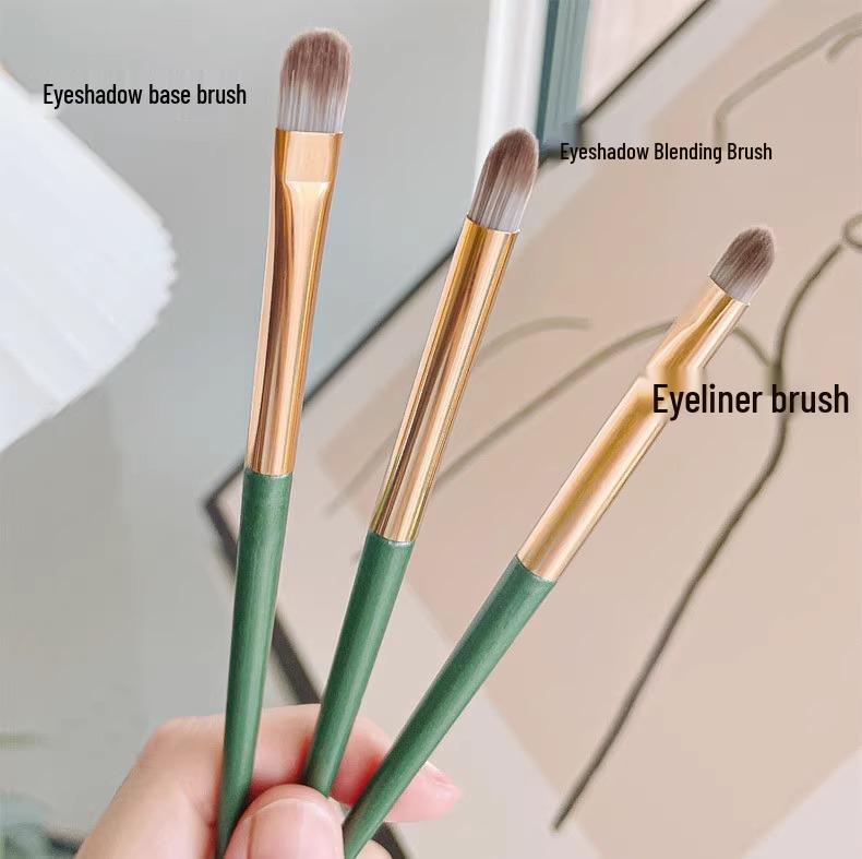 

8-Piece Makeup Brush Set with Storage for Beginners - Eyeshadow & Powder Brushes for Beauty Tools