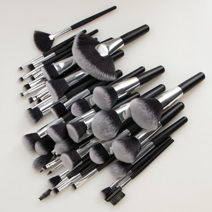 High Quality Low Moq Custom Private Label Luxury Brand Professional Black Customize Makeup Brush