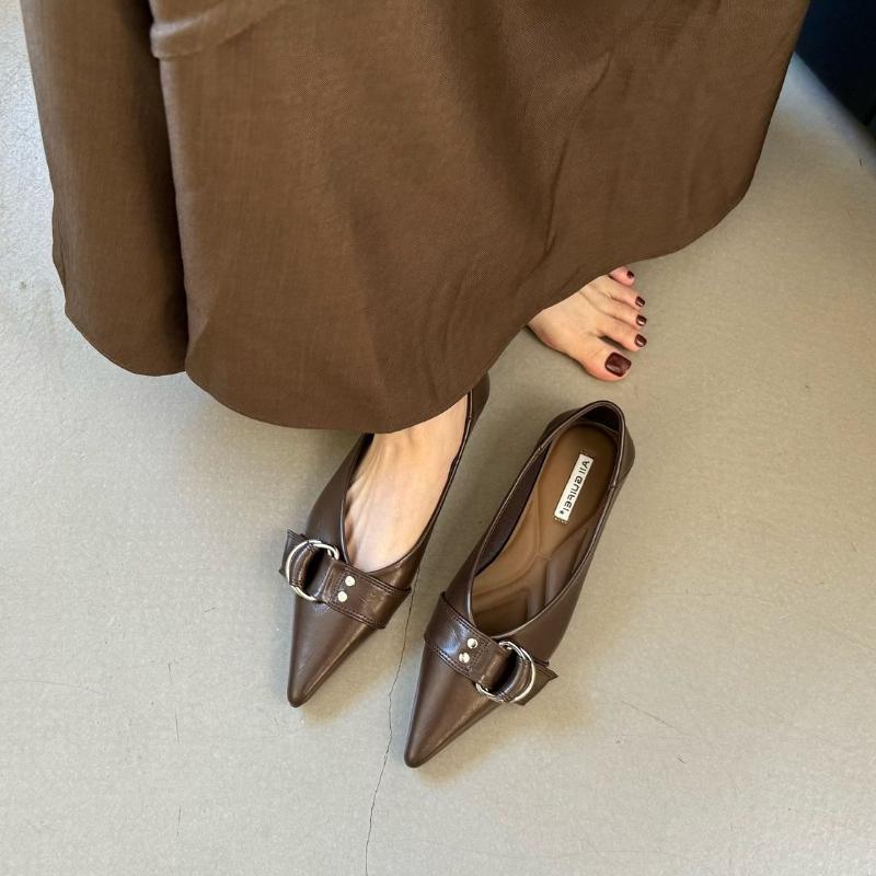 Luxury Metal Rivet Buckle Decoration Brand Loafers Women Fashion Pointed Toe Shallow Low Heel Pumps Outdoor Commuter Office Shoe
