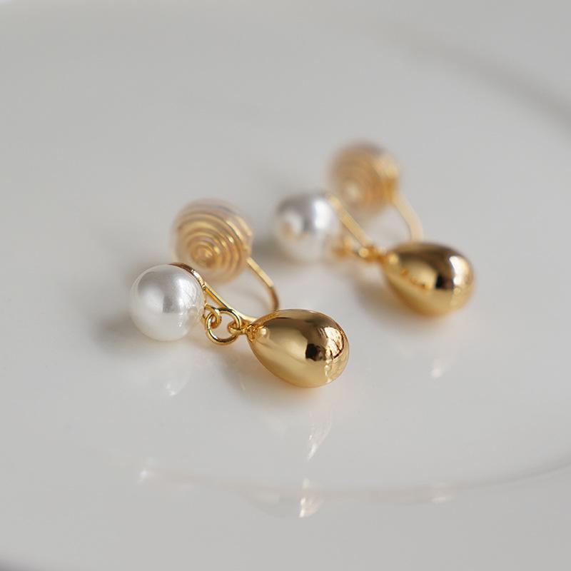 

Elegant Clip-On Pearl Metal Disc Earrings for Women Without Ear Piercings