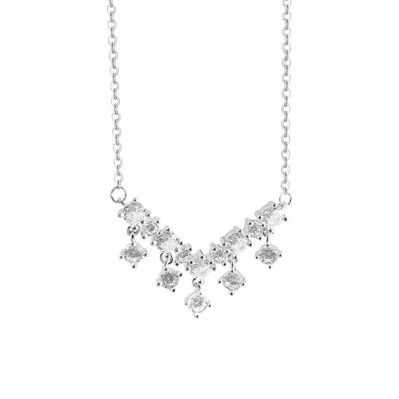 

Легкое роскошное сверкающее бриллиантовое V-образное ожерелье с кисточками для женщин с элегантностью высокого класса и украшением в виде цепочки на ключицу