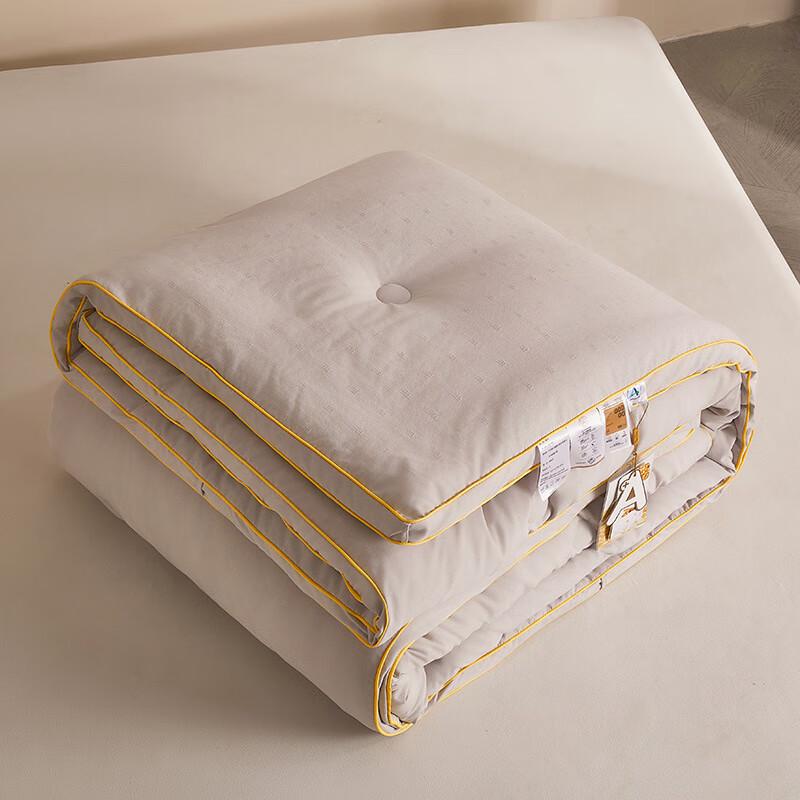 

Mling All-Season Soybean Fiber Quilt