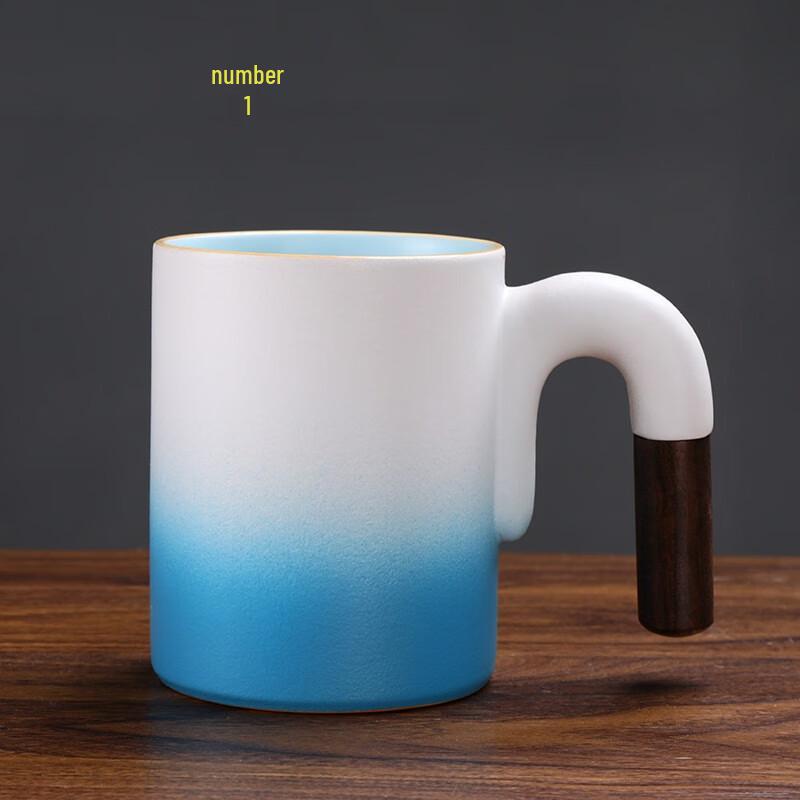 Fēnggētú 450ml Gradient Ceramic Coffee Mug with Wooden Handle