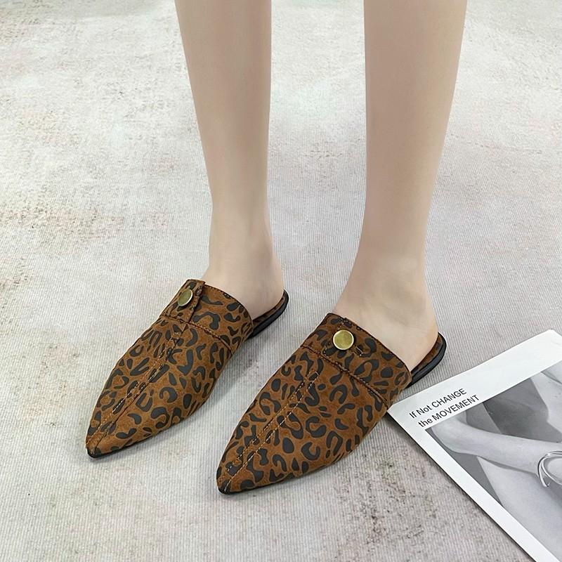 Fashion Women Slippers 2025 New Summer Designer Sandals Pointed Toe Fashion Slippers Beach Big Size Slides Women Zapatos De Mujer