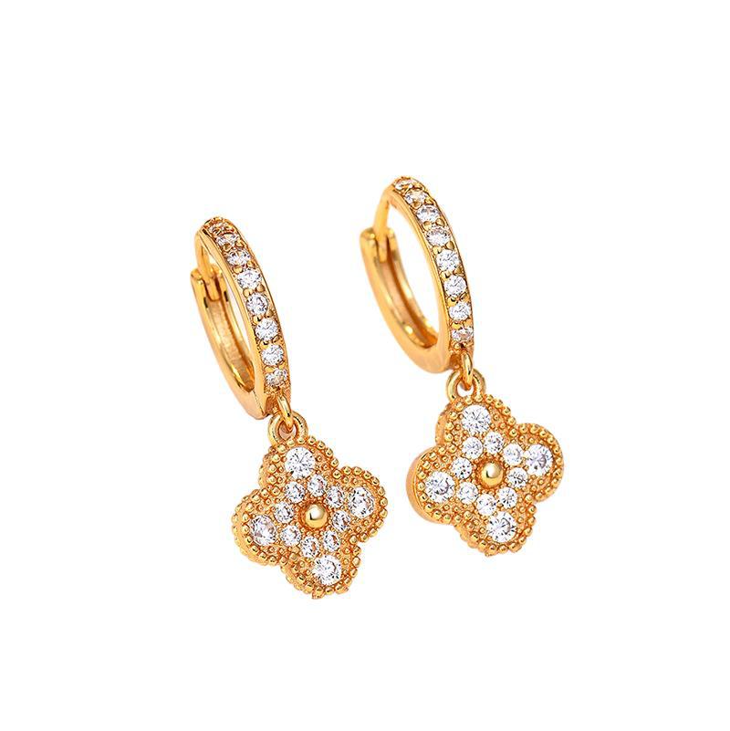 Golden Four-leaf Clover Earrings for Women, Sophisticated, Light Luxury Stud Earrings, Exquisite and Elegant Earrings