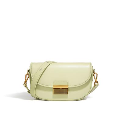 Jarná kožená sedlová taška Niche Dizajn Módna Vysoko kvalitná Textúra Uzamykateľná Jednoramenná Crossbody taška pre ženy