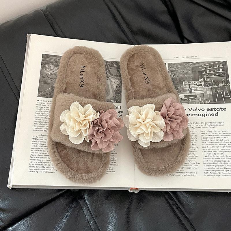 Design Sense Flower Plush Girl One-word Drag Autumn and Winter Fairy Retro Style Fashion Outer Wear Casual Style Mori Slippers