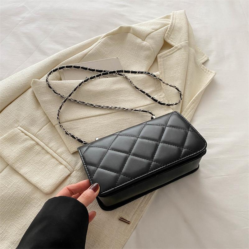 Chic Chain Crossbody Bag With Stylish Rhombus Design And Synthetic Leather Lining