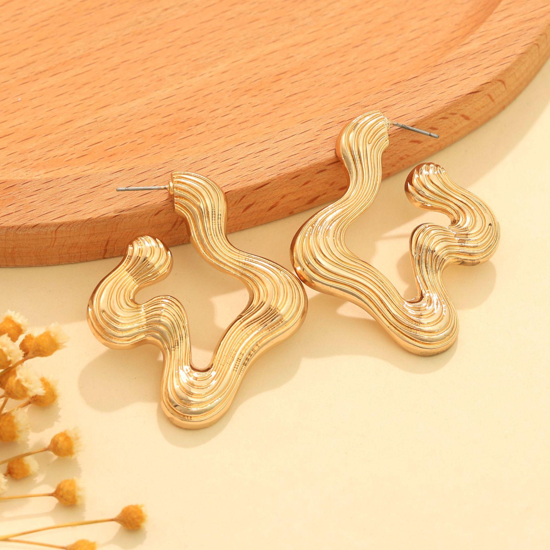 Серьги ретро стиля преувеличенные темпераментные серьги-гвоздики металлическая текстура геометрические неправильные серьги