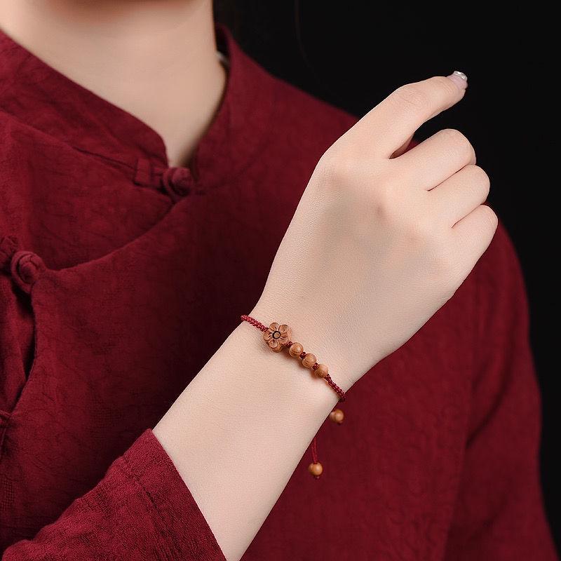 Bracelet Porte-Bonheur en Bois de Pêcher Cordon Rouge Paix pour Tous les Âges