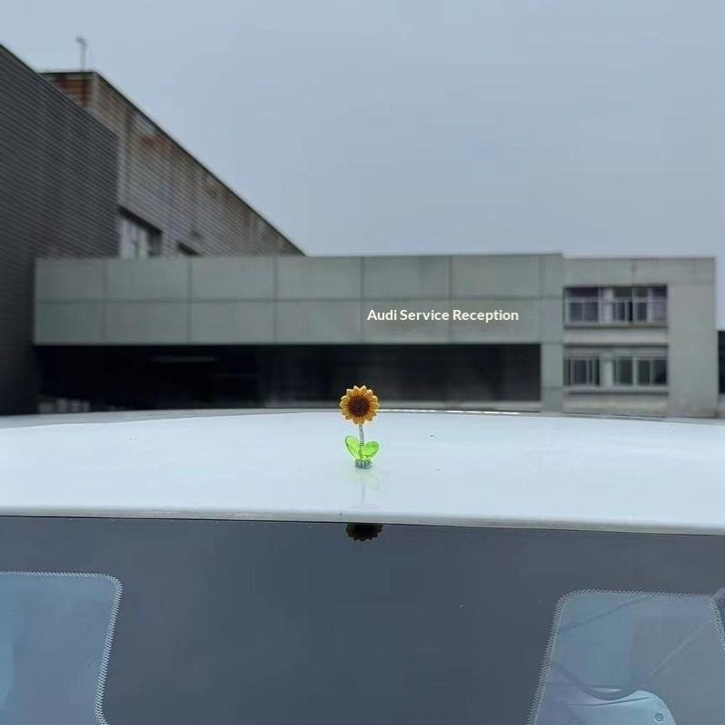 5Pcs Creative Car Ornaments Shaking Head Cute Fresh Sunflower Center Console Rearview Mirror Ornaments