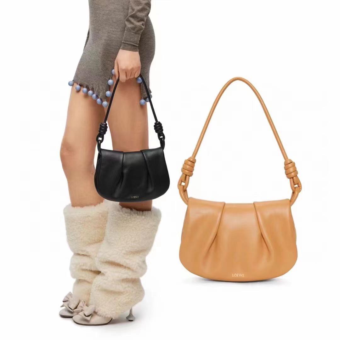 

2024 Imported Calfskin Cloud Shoulder Bag with Knotted Strap озеро синий