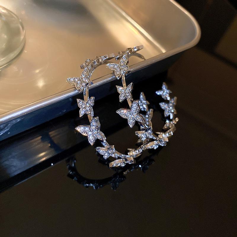 Silver Needle Geometric Metal Earrings: Elegant, Fashionable, High-End Design Stud Jewelry.