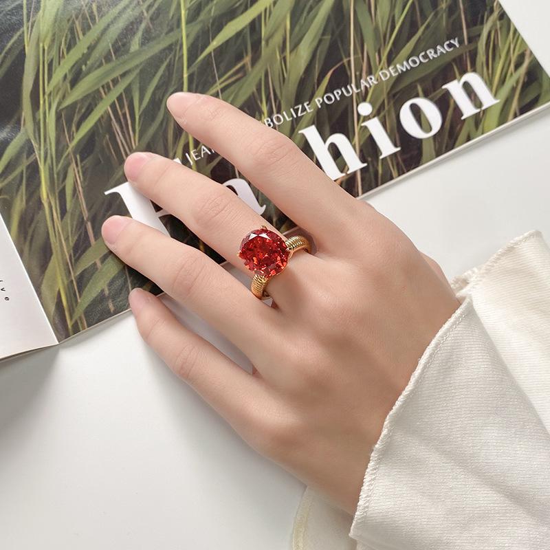 Herbst- und Winterschmuck Kupferboden Vergoldet Hochkarätiger Diamant Eisschliff Taubenei-Ring Damen 12 * 14