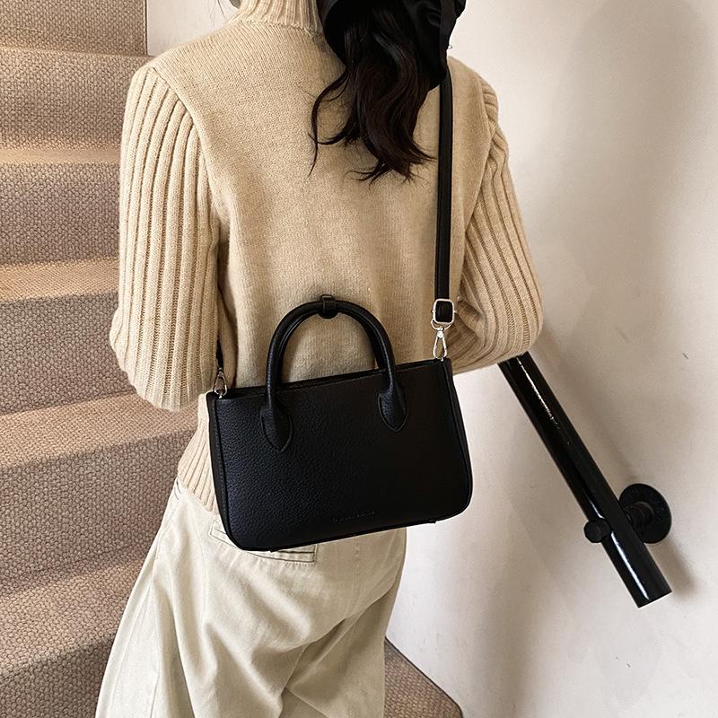 

2025 корейская версия простая новая женская сумка премиальная сумочка сумка через плечо женская популярная женская сумка 25*6*16 чёрный