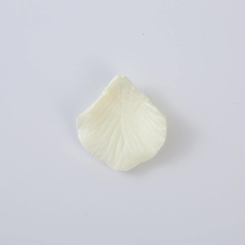 Simulierte Rosenblätter zum Streuen bei Hochzeiten, für Geständnisse, Heiratsanträge und zur Gestaltung von Veranstaltungsorten