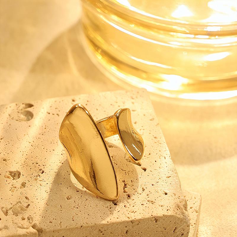 

Exaggerated Punk Style Fishtail Open Ring - Minimalist, Shiny, and Cool