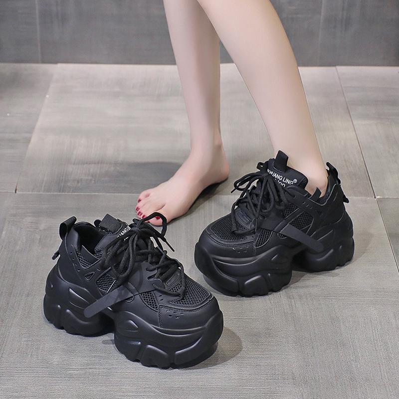 

Дышащая спортивная повседневная обувь Женская Осень 2025 Новый стиль Универсальные кроссовки на толстой подошве с увеличенной пяткой Другая форма носка 39 чёрный