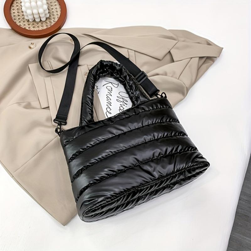 Damevesker med fluffy dun mote vatterte håndvesker for kvinner Ensfarget luksus designer skuldervesker kvinner