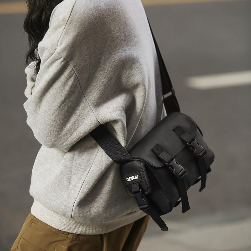 New niche messenger bag street shoulder bag trendy brand casual versatile men's and women's fashion messenger bag