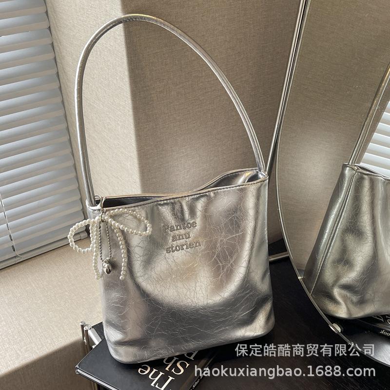 Silver Bag Women's 2025 New Trendy Fashion Popular High-end Shoulder Bag Red Super Fire Commuter Bucket Bag