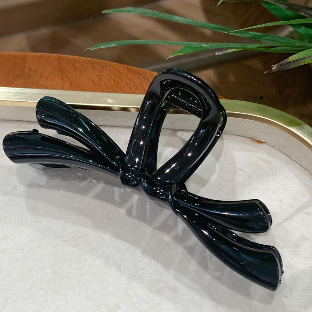 Elegant Large Bow Claw Clip - High-End Shark Hair Clip for Simple Updo Hairstyles, Women's Hair Accessory.