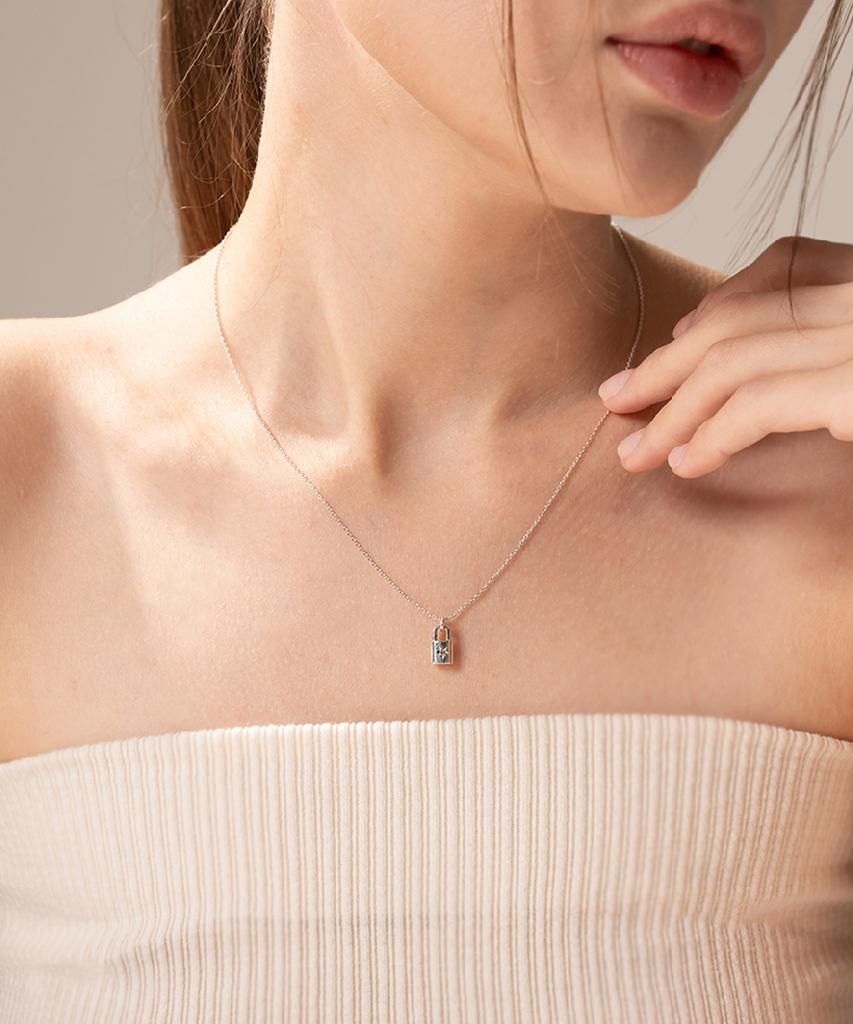 Jnui Stella Lock Necklace
