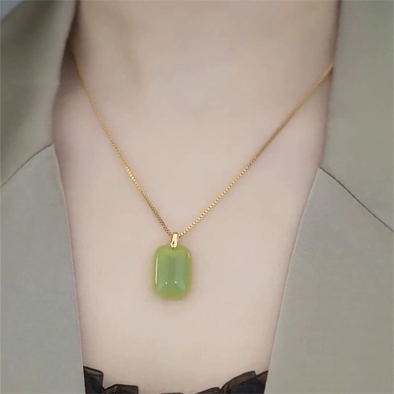 2023 Ruyi Wish Fulfillment Necklace: Light Luxury Emerald Green Pendant for Women