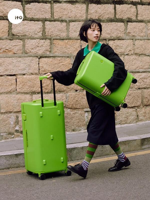 ITO Hardside Trunk Spinner Luggage