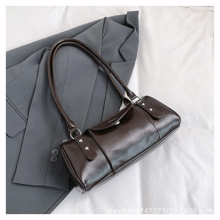 Retro high-end hand-held bowling bag women's 2025 new simple and fashionable shoulder bag versatile commuter messenger bag
