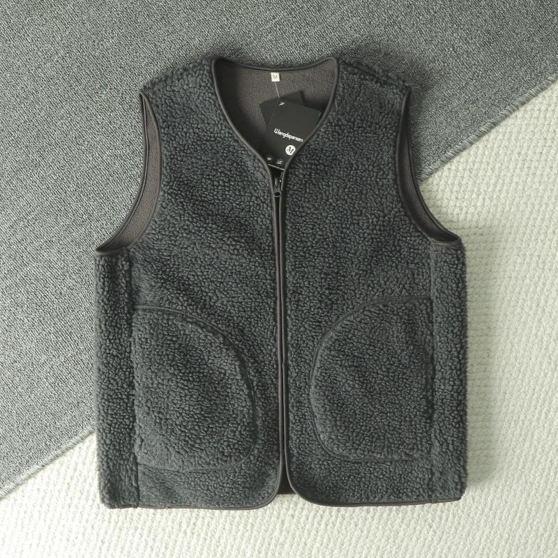 Double-Sided Fleece Thick Warm Vest Unisex Standard Fit V-Neck Casual Fashion for Men and Women To Wear in Autumn Winter