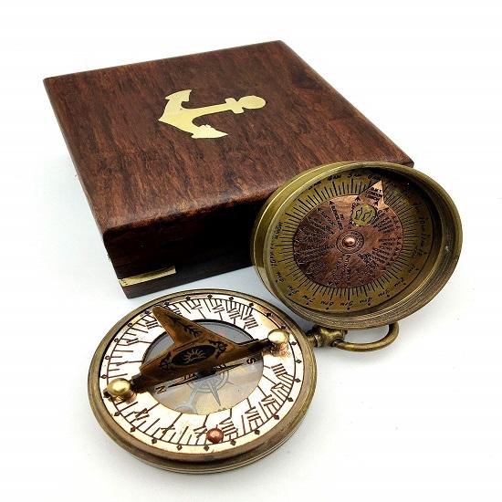 

Pocket Sundial Compass, Both Side on lid Handwork