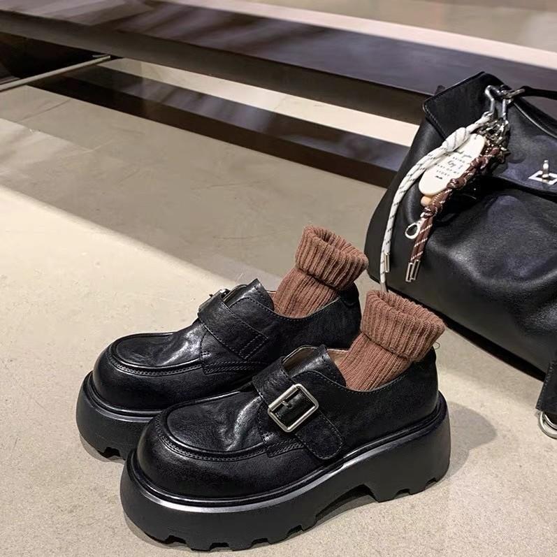 Retro leather washed shrinkage round head thick sole thick heel belt buckle loafers women's autumn and winter small leather shoes single shoes