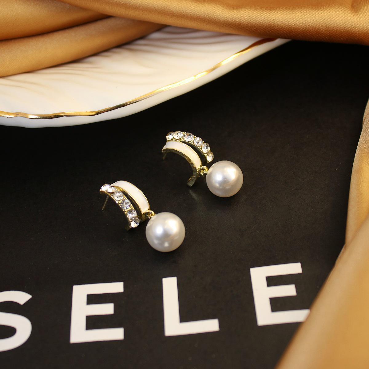 Korean-Style Rhinestone Pearl Stud Earrings: Elegant & Versatile Lightweight Luxury Accessory золотой