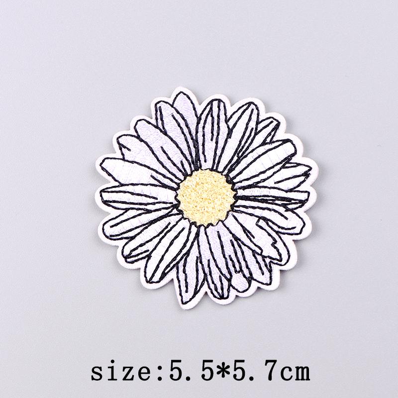 Sunflower Embroidery Patches For Clothing Thermoadhesive Patches For Clothes Cartoon Flower Sewing Fusible Patch Stickers Badges