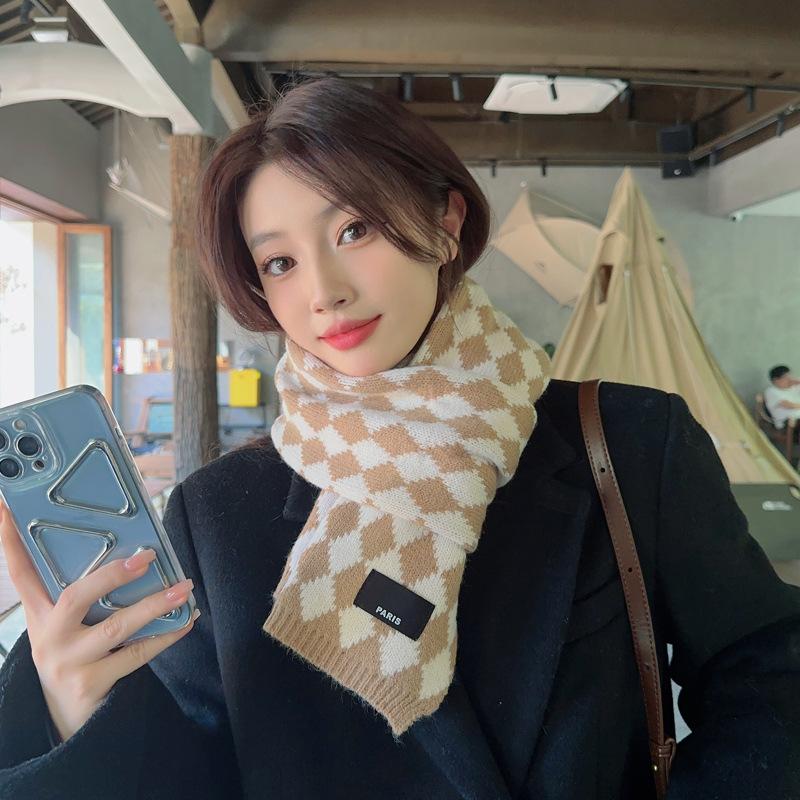 New rhombus plaid wool scarf women's winter Korean version versatile knitted fashion warm student scarf tide