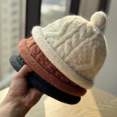 Novo Chapéu de Lã Fino Fofo Pequena Bola de Pelo Nicho para Mulheres Outono e Inverno Quente Chapéu de Proprietário Enrolado Chapéu de Tricô Versátil