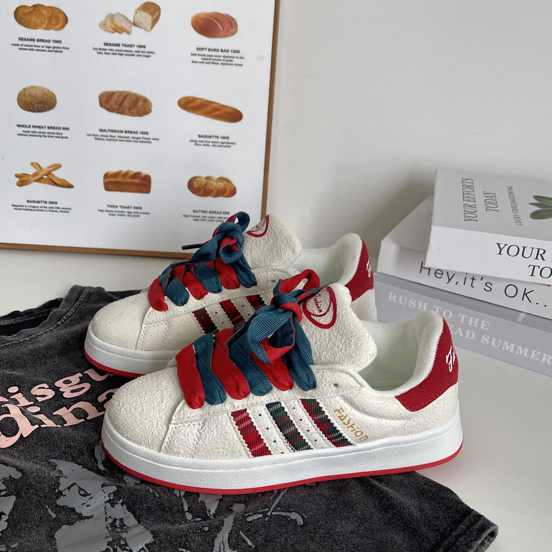 

2024 Весенние женские универсальные ретро белые кроссовки на плоской подошве - Повседневный стиль и стиль инфлюенсера 38