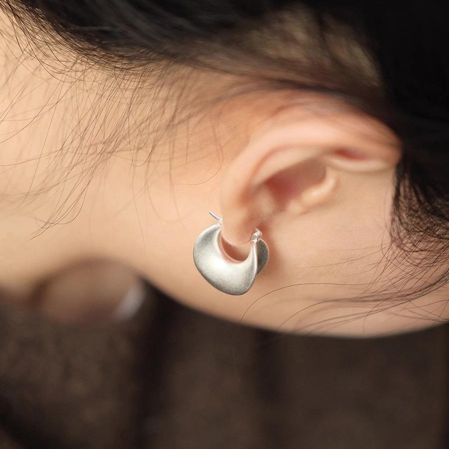 Ретро Тяжелая Промышленность Необычные Серьги Ниша Матовый Легкая Роскошь Высококлассный Дизайн Мода Элегантный Классический Повседневные Аксессуары