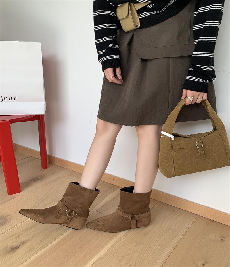 

Niche design sense retro wasteland wind pleated short boots women s 2025 autumn new thick heel can be folded two wear knight boots 39 светло-коричневого