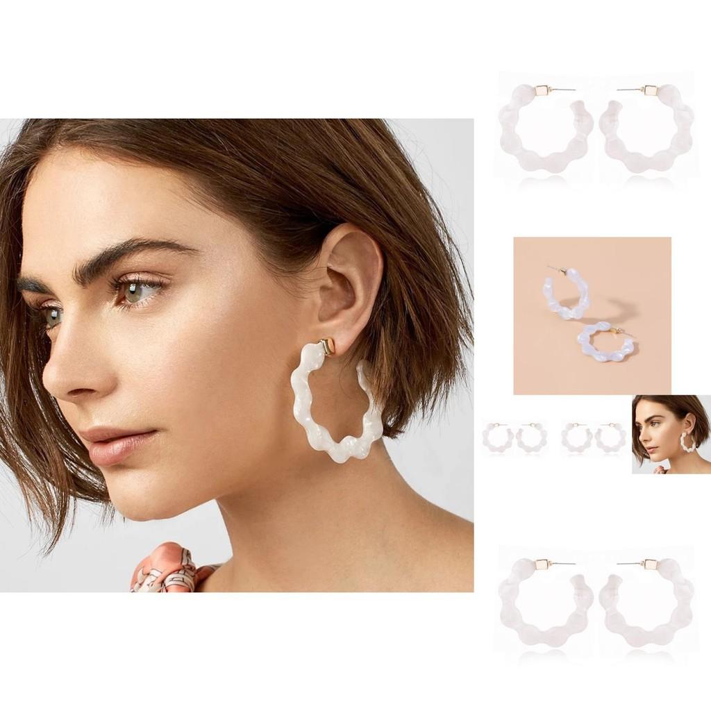Ohmei Kuai Jing Fashion-forward White Acetate Alloy Flower Edge Earrings For Weddings