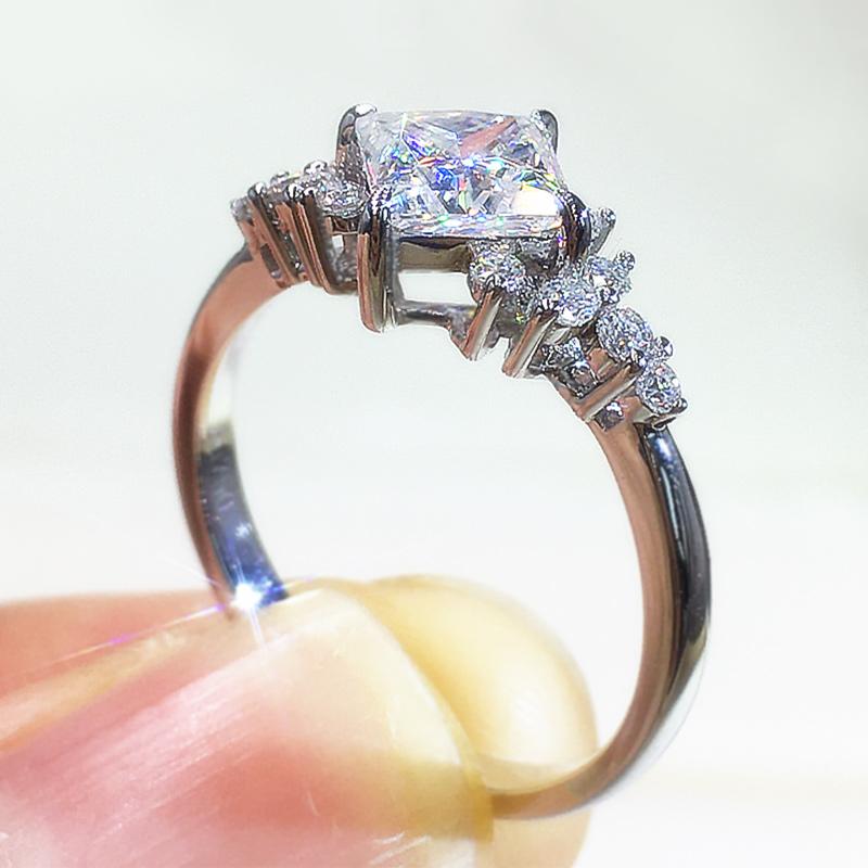 Huitan Fashion Princess Square CZ Finger Ring Female Wedding Band Jewelry Delicate Design Accessories for Engagement Ceremony