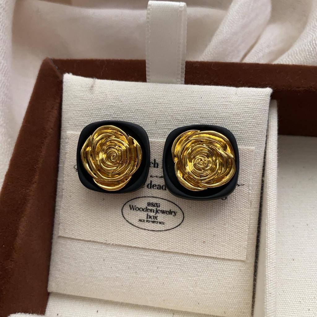 Medieval Cold Rose Stud Earrings, Small Fragrant Earrings, Light Luxury Niche Jewelry Temperament, Celebrity Elegant Women'S Earrings